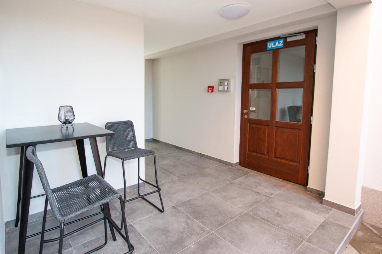 Apartmani Kac Karlovac Exterior foto